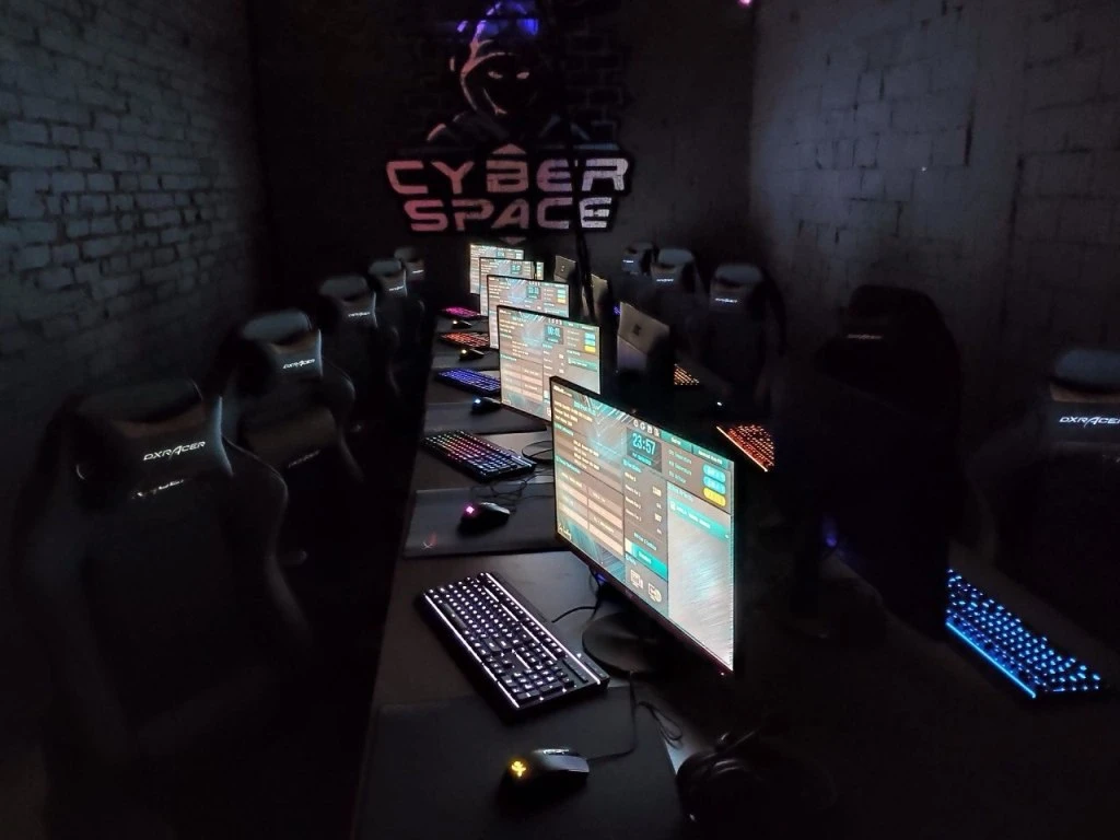 Киберлаундж Cyber Space в центре Минска
