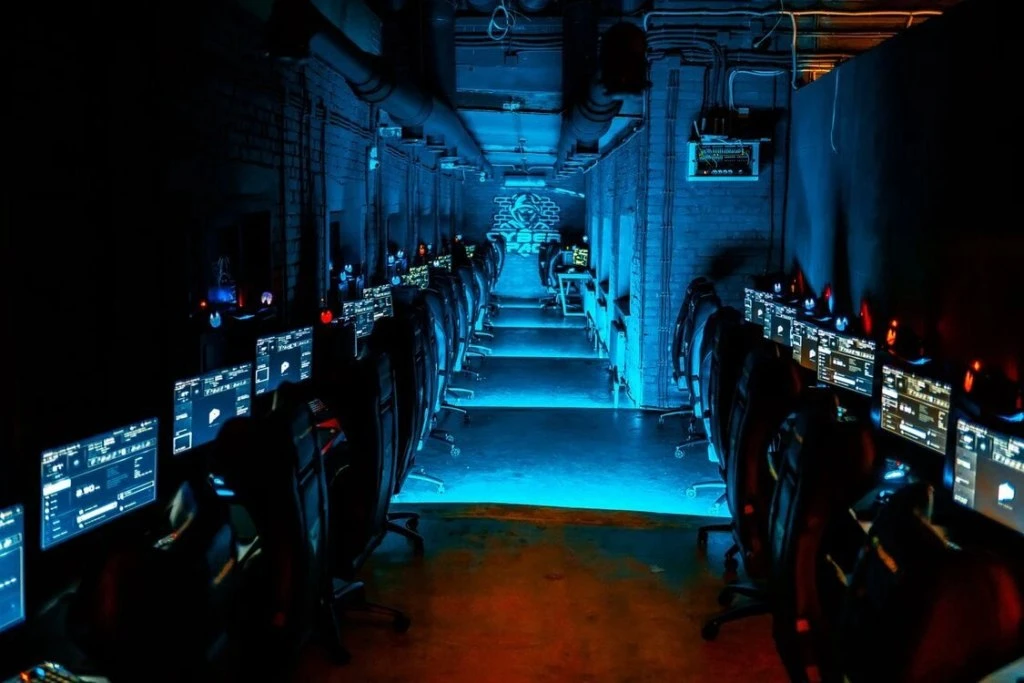 Киберлаундж Cyber Space в центре Минска