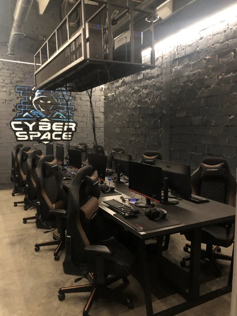 Киберлаундж Cyber Space в центре Минска