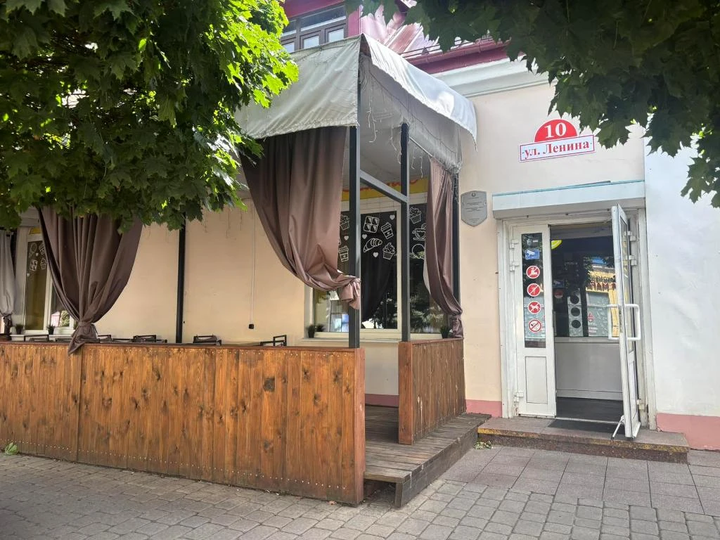Кафе на центральной пешеходной улице в Пинске